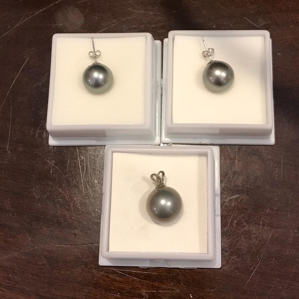 RESERVED🖤14K WG 10-12mm Pearl Earrings/Pendant